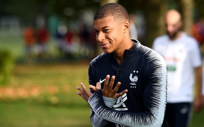 香蕉体育动态-传奇中卫是他偶像